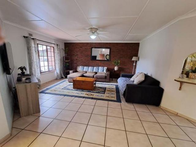 Townhouse for rent in Seaview, Kwazulu-natal
