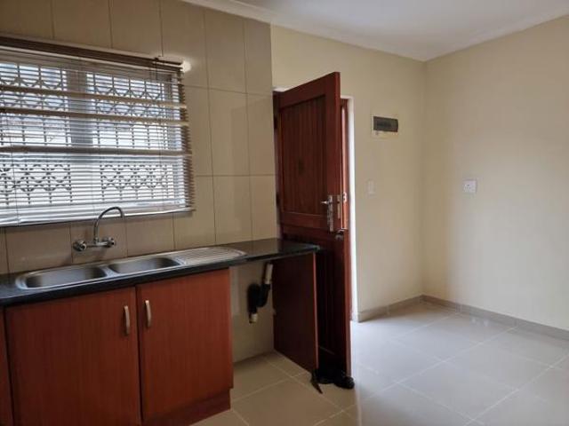 Townhouse for rent in Seaview, Kwazulu-natal