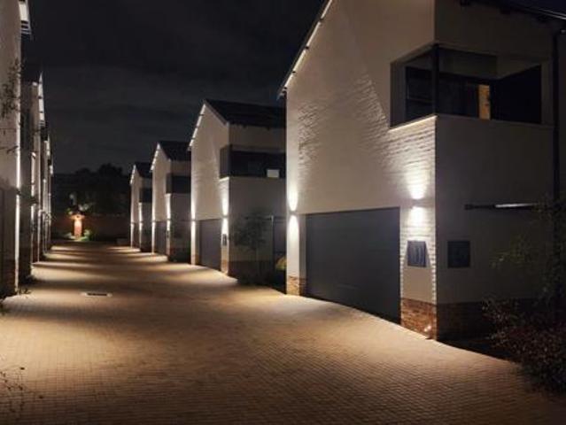 Townhouse for rent in Waterkloof, Gauteng