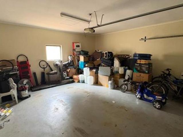 Townhouse for rent in Waterkloof, Gauteng