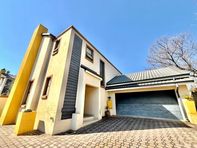 Townhouse for rent in Waterkloof, Gauteng