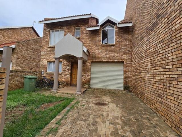 Townhouse for sale in Dr Kenneth Kaunda, North West