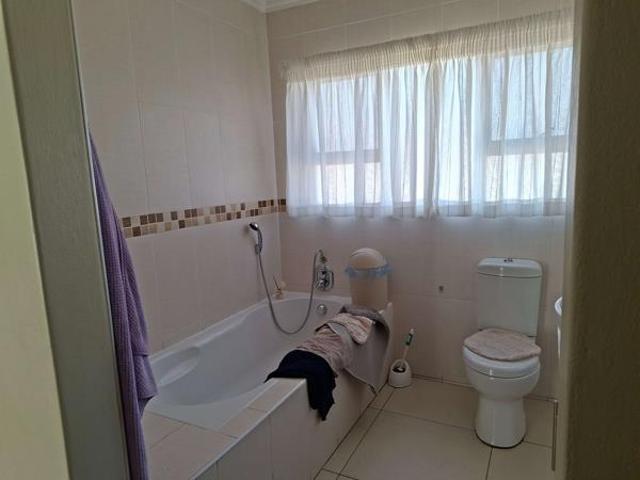 Townhouse for rent in Dr Kenneth Kaunda, North West