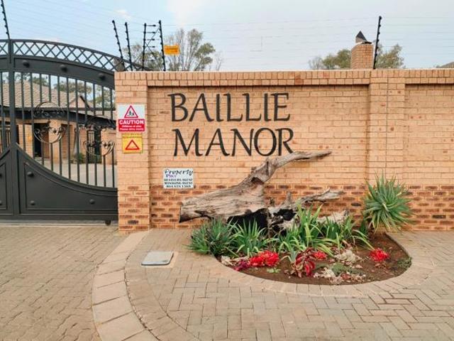 Townhouse for sale in Dr Kenneth Kaunda, North West
