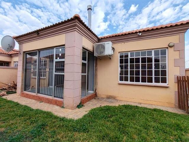 Townhouse for sale in Dr Kenneth Kaunda, North West