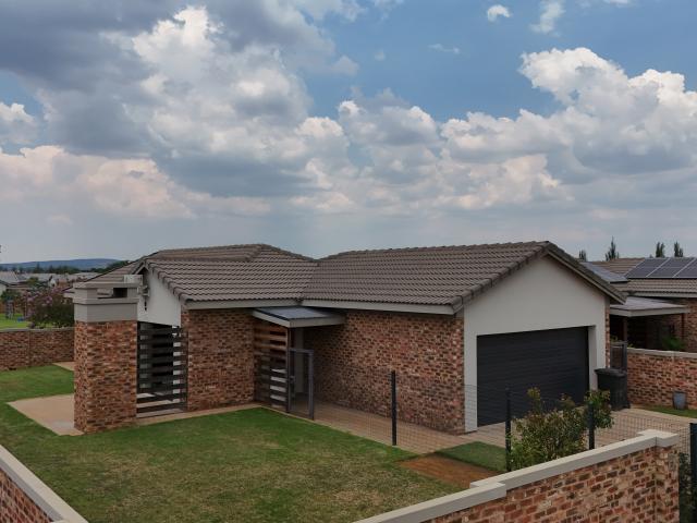 Townhouse for sale in Dr Kenneth Kaunda, North West