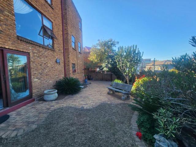 Townhouse for sale in Johannesburg, South & Alberton