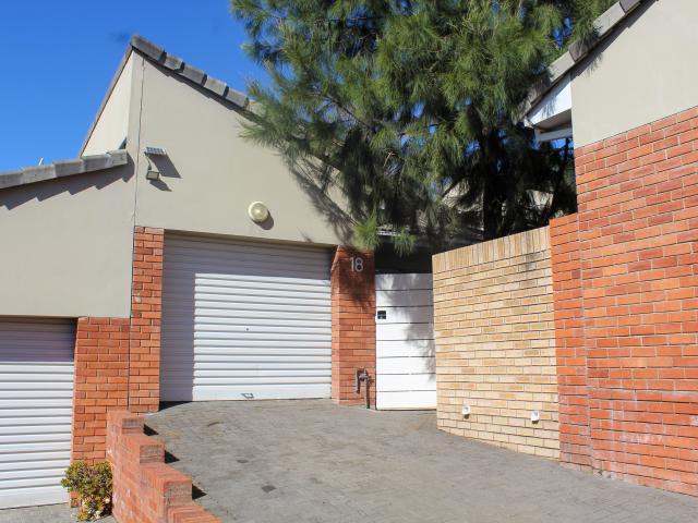 Townhouse for sale in East London, Eastern Cape