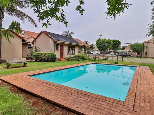 Townhouse for sale in Bedfordview, City of Ekurhuleni Metropolitan Municipality