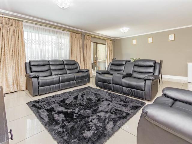 Townhouse for sale in Johannesburg, East
