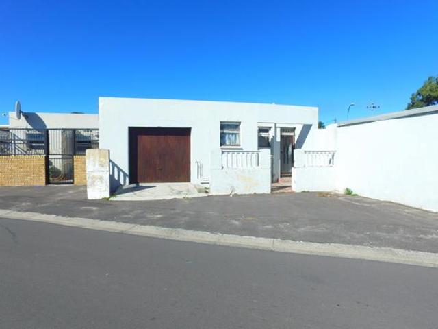 Townhouse for sale in Cape Town, Western Cape