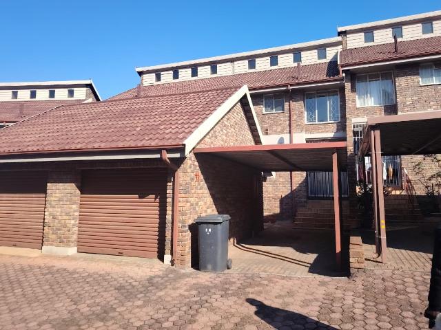 Townhouse for rent in Nooitgedacht, Gauteng