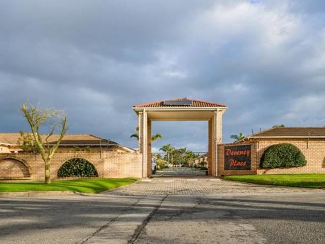 Townhouse for sale in Port Elizabeth, Eastern Cape