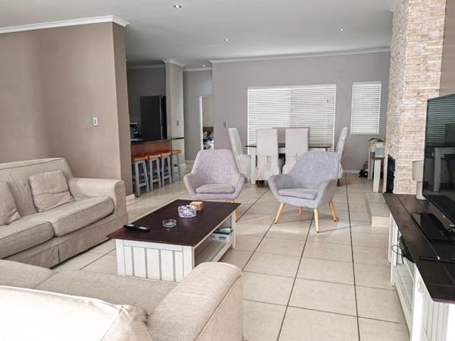 Townhouse for rent in Cape Town, Western Cape