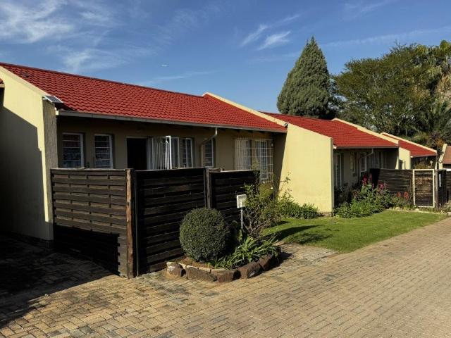 Townhouse for sale in Kempton Park