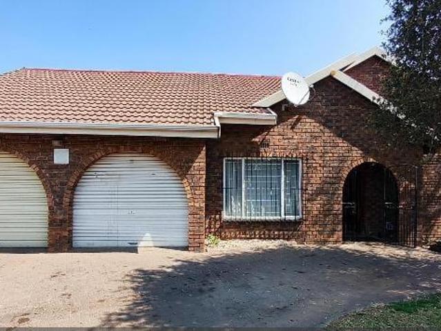 Townhouse for sale in Ekurhuleni, Gauteng