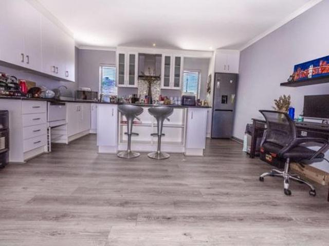 Townhouse for sale in Cape Town, Western Cape