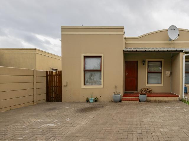 Townhouse for sale in Southern Suburbs Townhouse for sale in Southern Suburbs