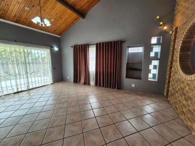Townhouse for rent in Seaview, Kwazulu-natal