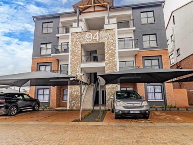 Townhouse for rent in Waterkloof, Gauteng