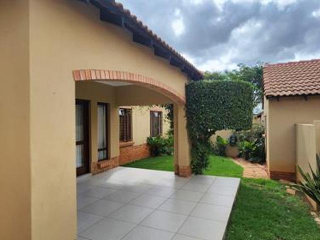 Townhouse for rent in Waterkloof, Gauteng