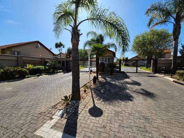 Townhouse for rent in Ekurhuleni, Gauteng