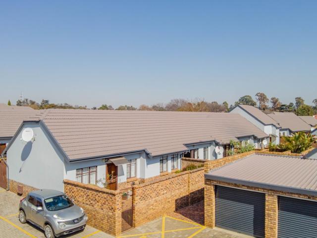 Townhouse for sale in Kempton Park