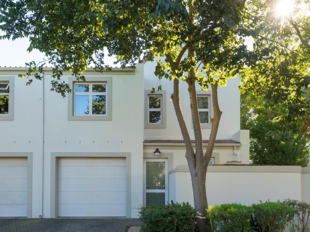 Townhouse for rent in Onverwacht, Western Cape