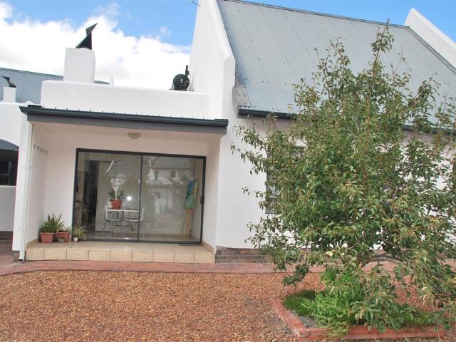 Townhouse for sale in Grabouw, Western Cape