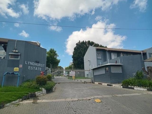 Townhouse for rent in Vosloorus, Gauteng