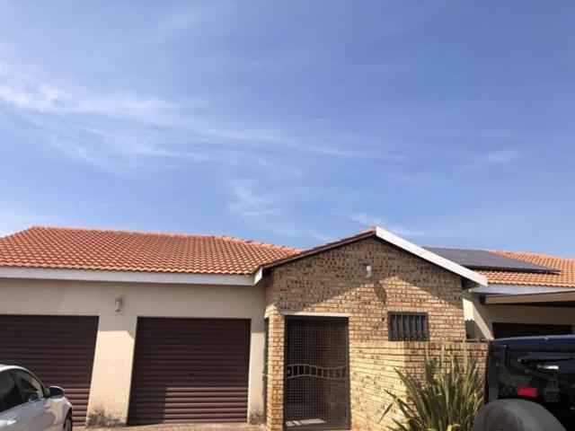 Townhouse for rent in Ekurhuleni, Gauteng