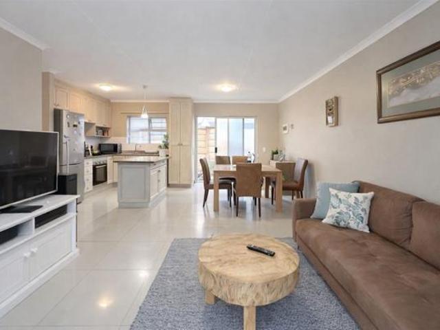 Townhouse for sale in Port Elizabeth, Eastern Cape