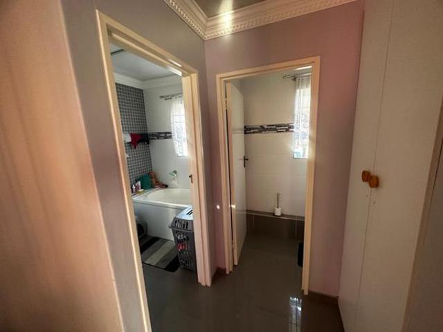 Townhouse for rent in Seaview, Kwazulu-natal