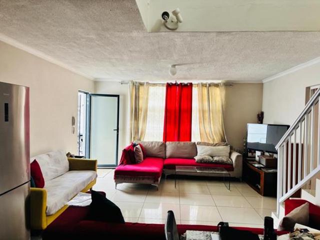Townhouse for rent in Verulam, eThekwini Metropolitan Municipality