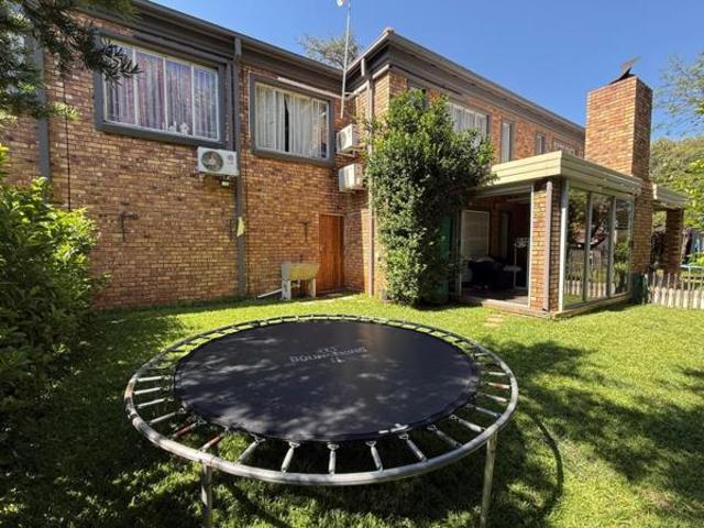 Townhouse for sale in Hartbeespoort Dam Nature Reserve, North West