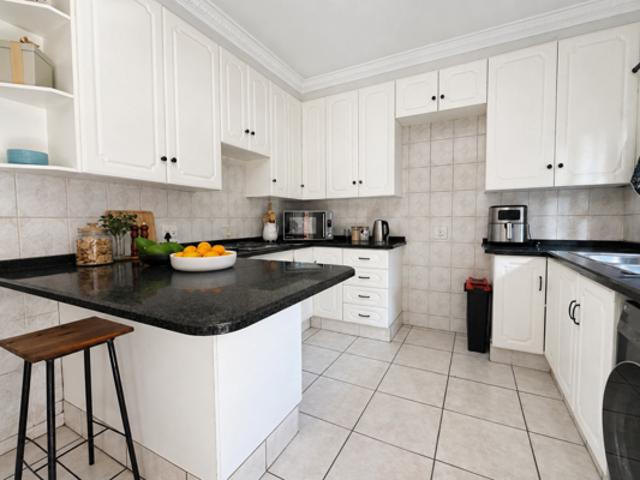 Townhouse for sale in Hartbeespoort Dam Nature Reserve, North West