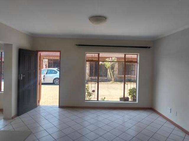 Townhouse for sale in Hartbeespoort Dam Nature Reserve, North West