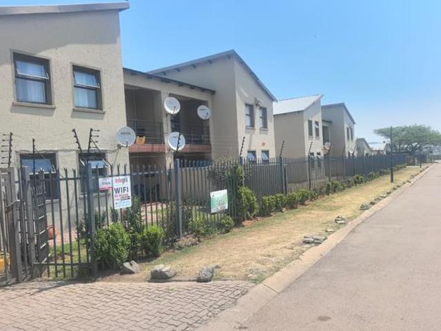 Townhouse for sale in Hartbeespoort Dam Nature Reserve, North West