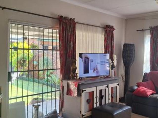 Townhouse for sale in Hartbeespoort Dam Nature Reserve, North West