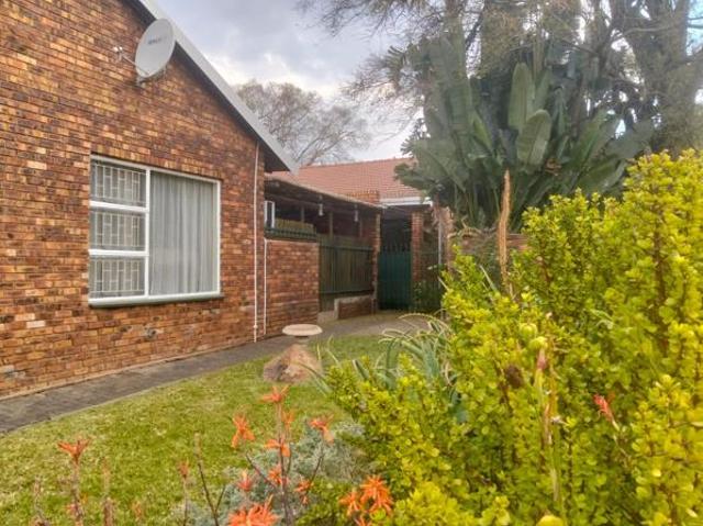 Townhouse for sale in Hartbeespoort Dam Nature Reserve, North West