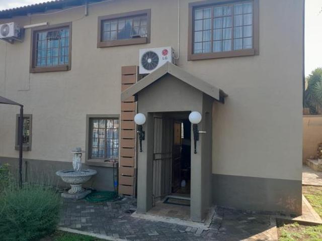 Townhouse for sale in Hartbeespoort Dam Nature Reserve, North West