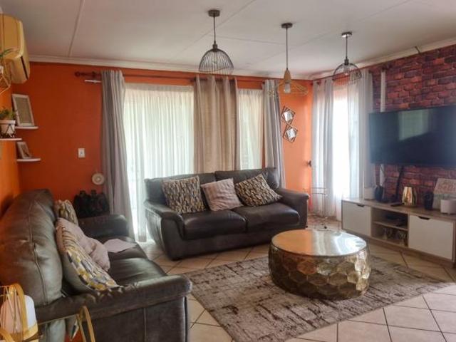 Townhouse for sale in Hartbeespoort Dam Nature Reserve, North West