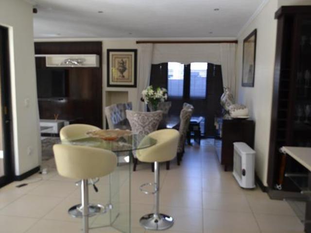 Townhouse for rent in Vosloorus, Gauteng