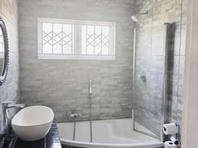 Townhouse for rent in Seaview, Kwazulu-natal