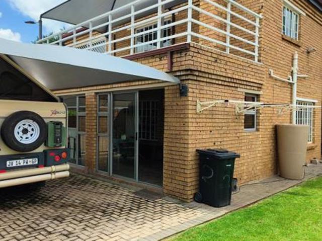Townhouse for sale in Waterkloof, Gauteng