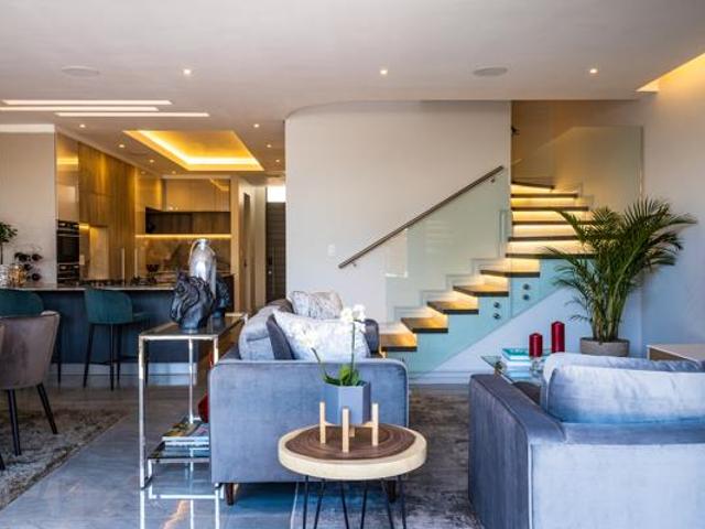 Townhouse for rent in Waterkloof, Gauteng