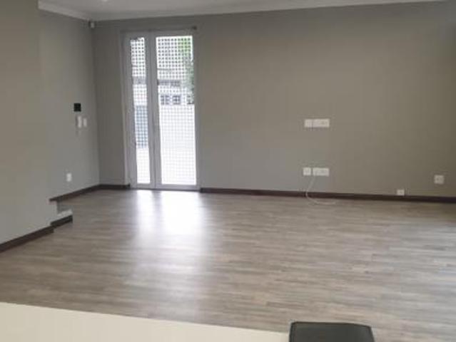 Townhouse for rent in Waterkloof, Gauteng