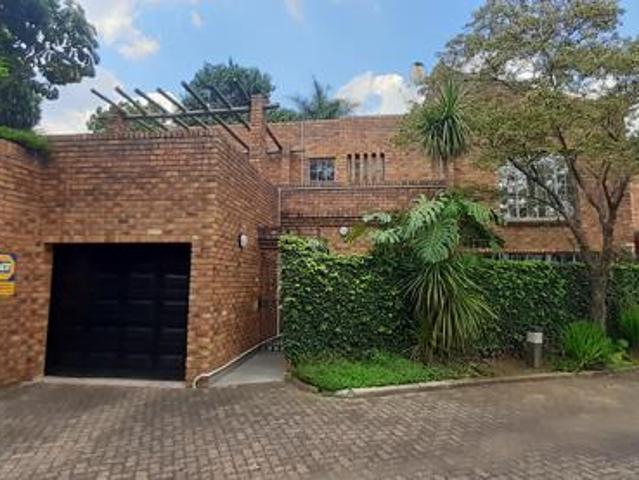 Townhouse for rent in Waterkloof, Gauteng