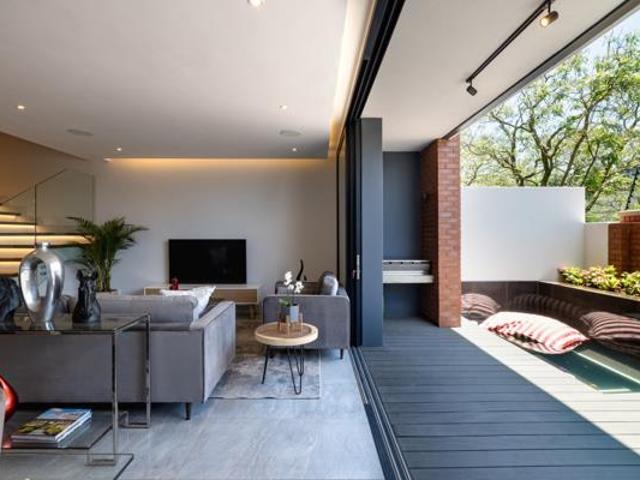 Townhouse for rent in Waterkloof, Gauteng
