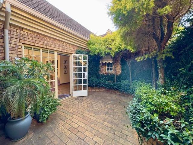 Townhouse for rent in Waterkloof, Gauteng